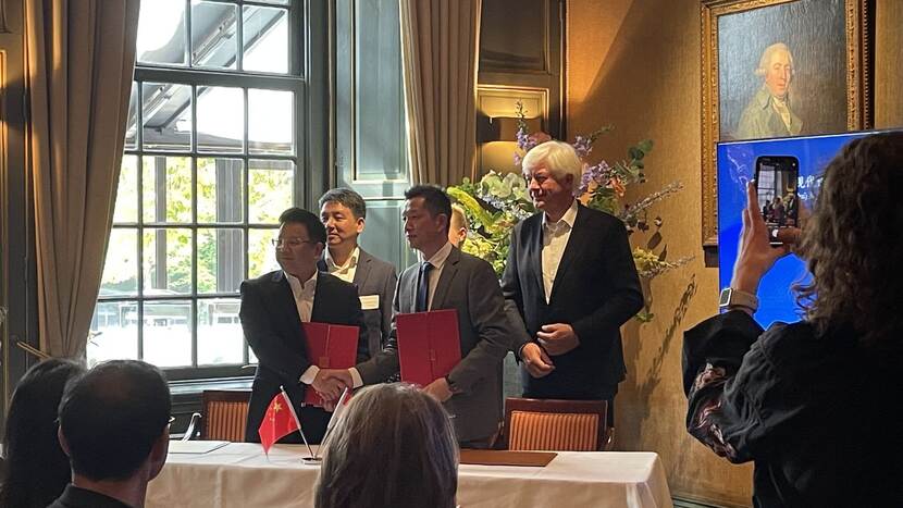 Representatives from Shanghai shake hands at the signing ceremony